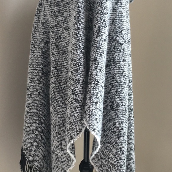 🔥BNWOT🔥💯Acrylic Cashmere Feel Poncho - Picture 3 of 5